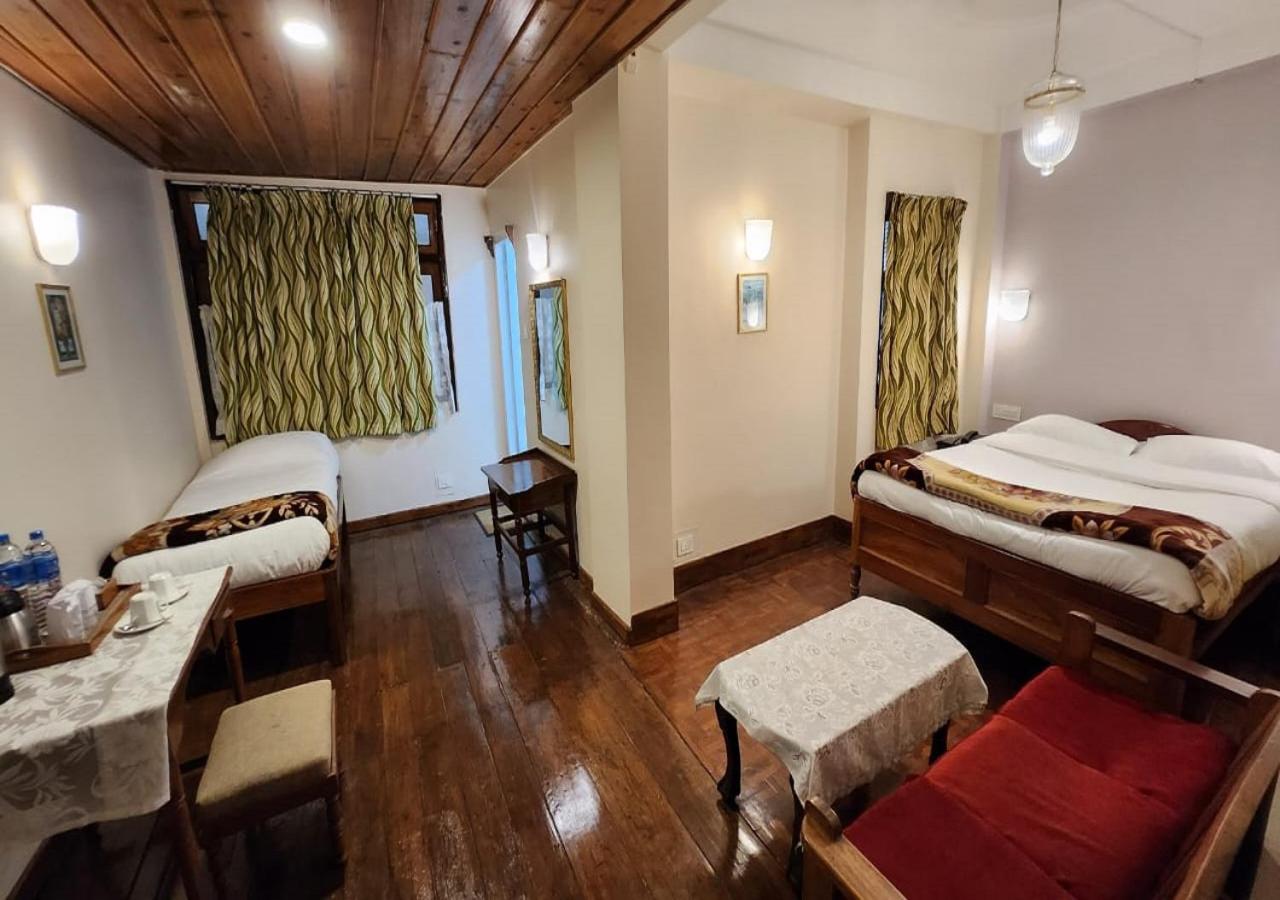 Ivanhoe Hotel Дарджилинг Екстериор снимка