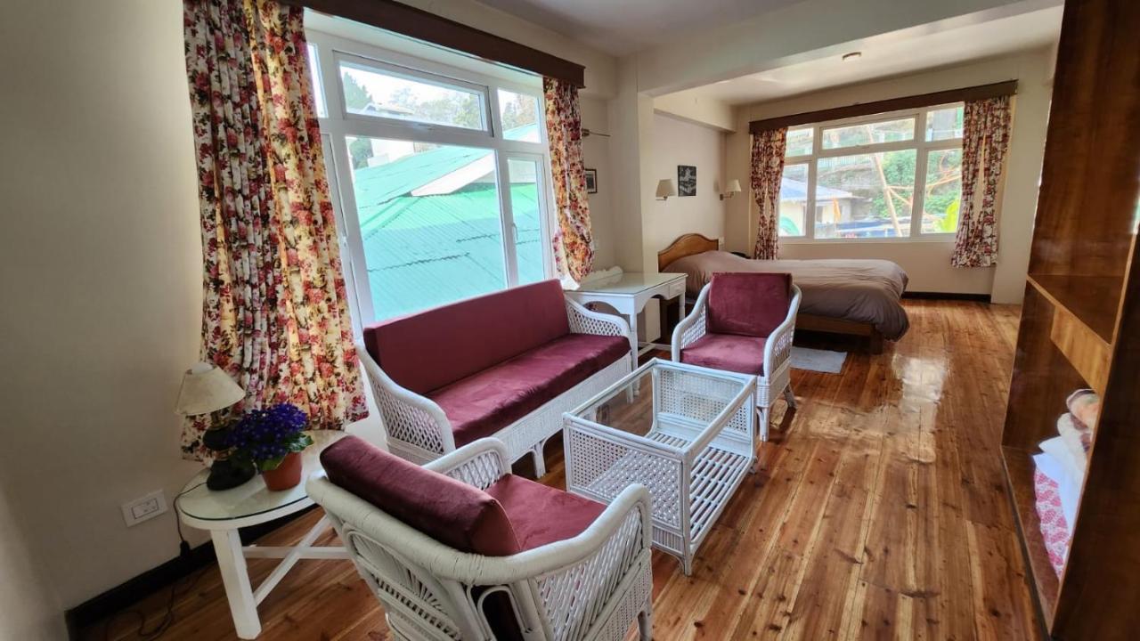 Ivanhoe Hotel Дарджилинг Екстериор снимка
